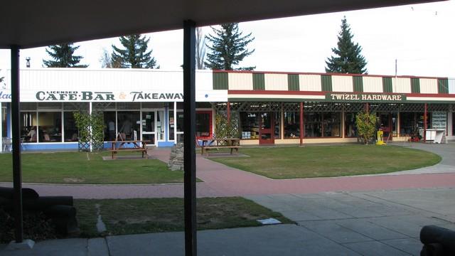 2007-05-21 NZ Lake Tekapo, Wanaka IMG_7884 Shopping area in Twizel